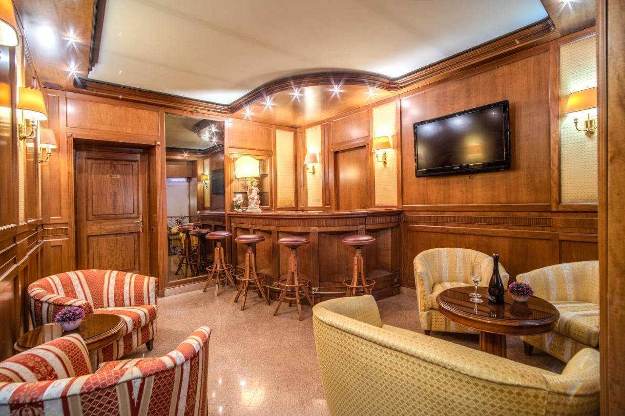 Hotel Della Torre Argentina Rome Exterior photo