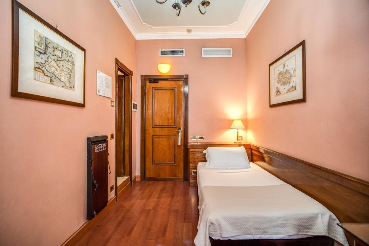 Hotel Della Torre Argentina Rome Exterior photo