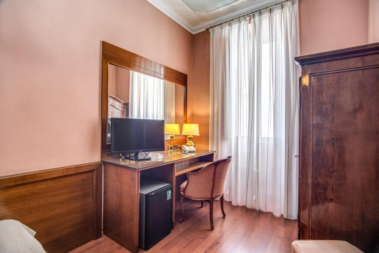 Hotel Della Torre Argentina Rome Exterior photo