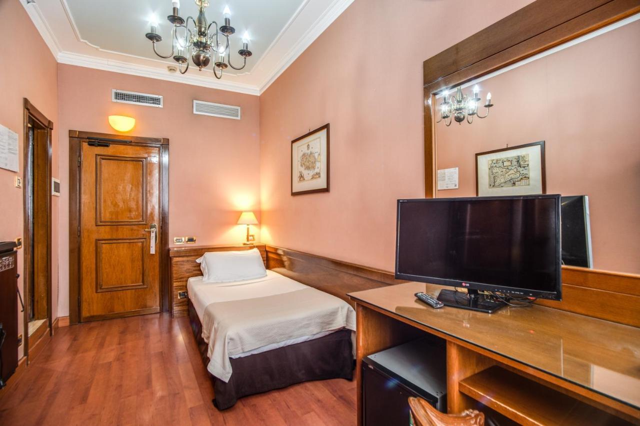 Hotel Della Torre Argentina Rome Exterior photo
