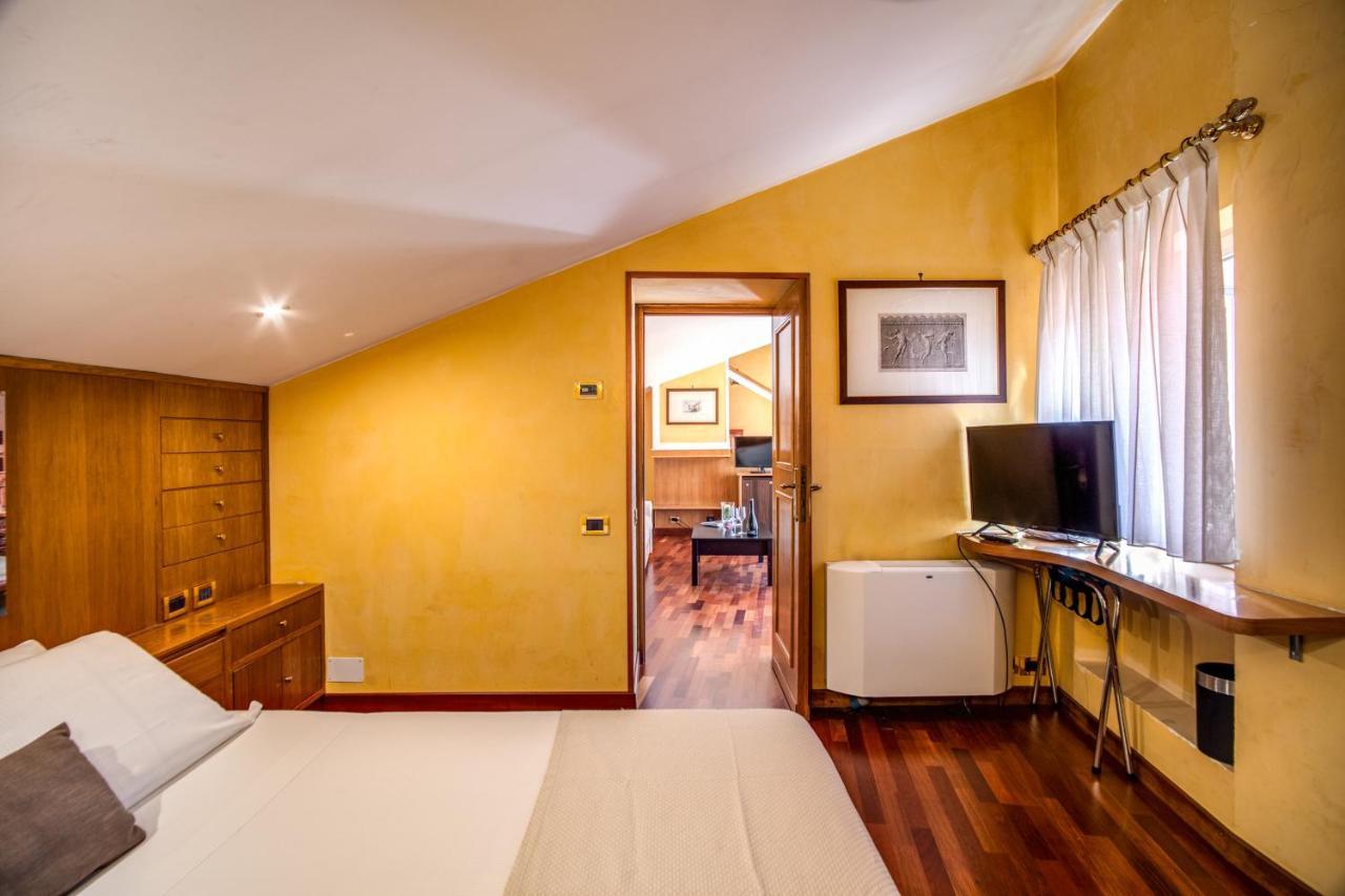 Hotel Della Torre Argentina Rome Exterior photo