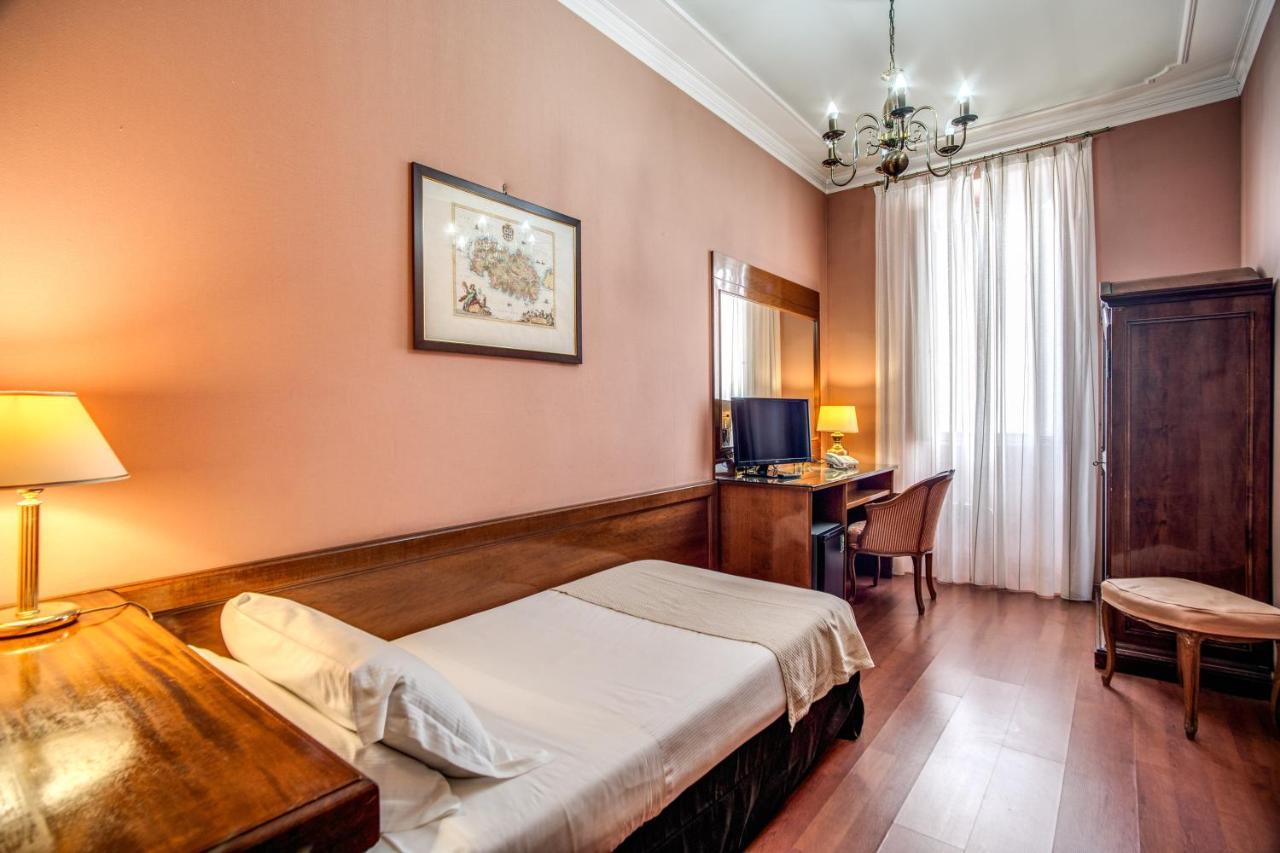 Hotel Della Torre Argentina Rome Exterior photo