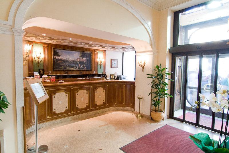 Hotel Della Torre Argentina Rome Interior photo